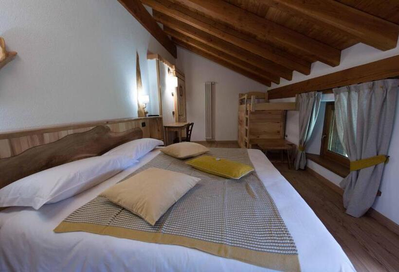 חדר סטנדרט לשלושה עם נוף לגינה, Affittacamere Ciampian