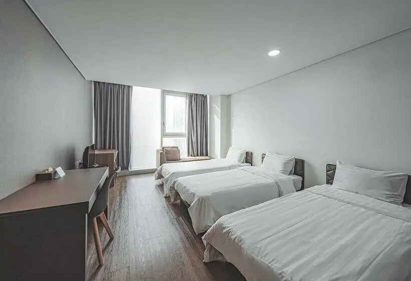 Deluxe Triple Room