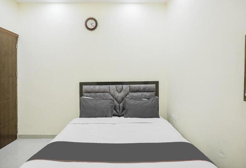 トリプルクラシックルーム, Oyo Hotel Veda Inn