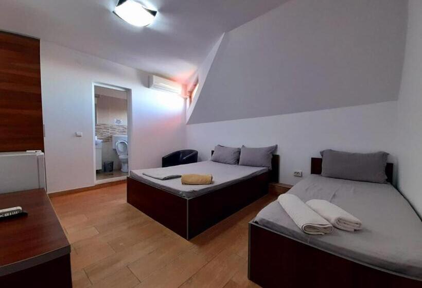 غرفة قياسية ثلاثية, Sunny Days