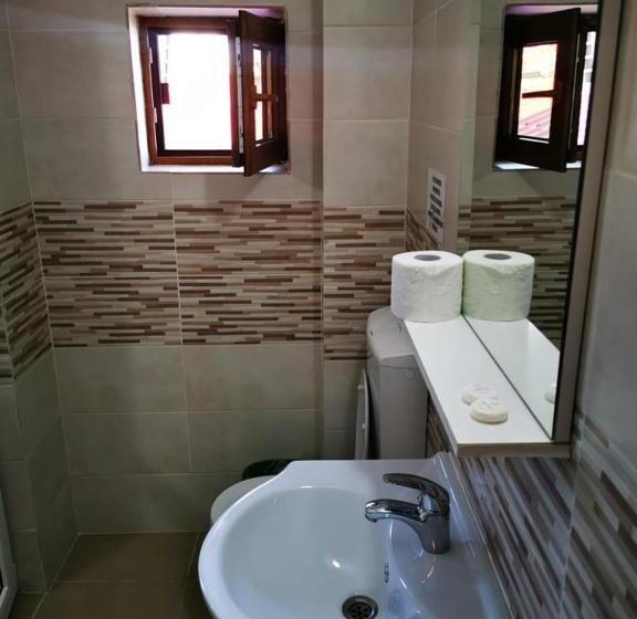 غرفة قياسية ثلاثية, Sunny Days