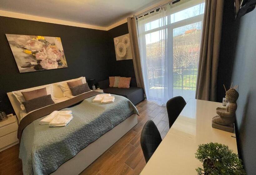 Трехместный Номер Стандарт с Балконом, Vila Salzburg