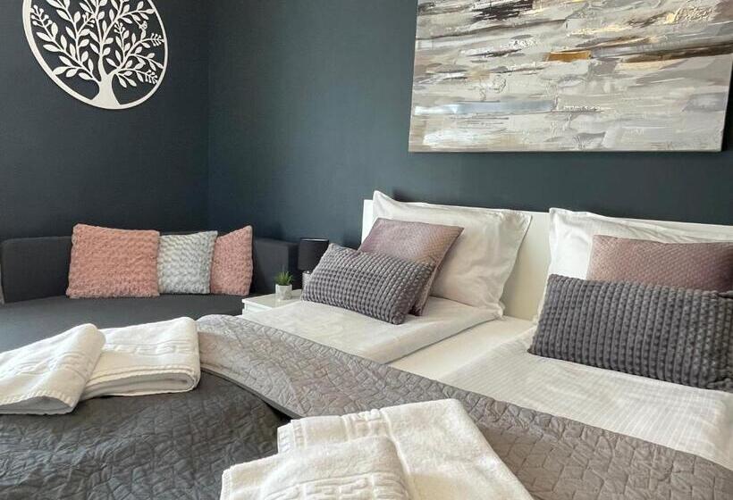 חדר סטנדרט לשלושה עם מרפסת, Vila Salzburg