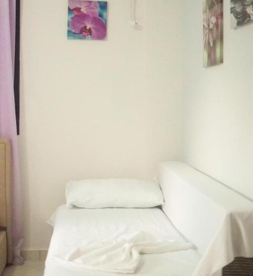 חדר משפחתי, Villa Aristoteli