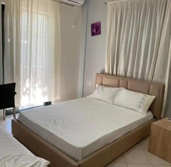 اتاق استاندارد سه تخته با چشم‌انداز باغ, Villa Aristoteli