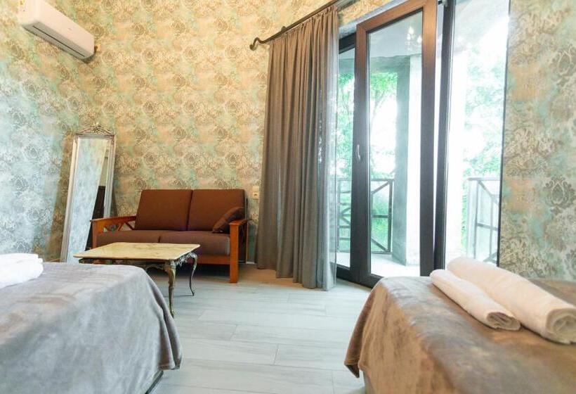 اتاق استاندارد سه تخته با بالکن, Stone