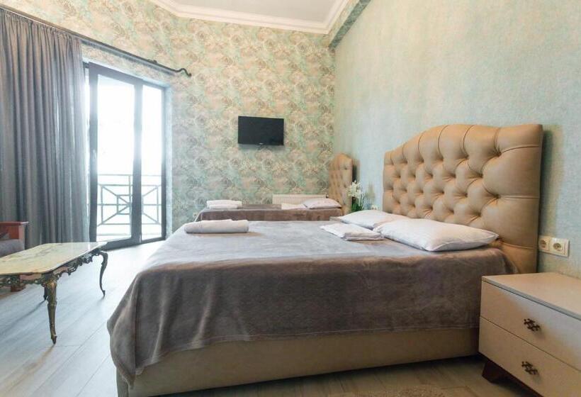 اتاق استاندارد سه تخته با بالکن, Stone