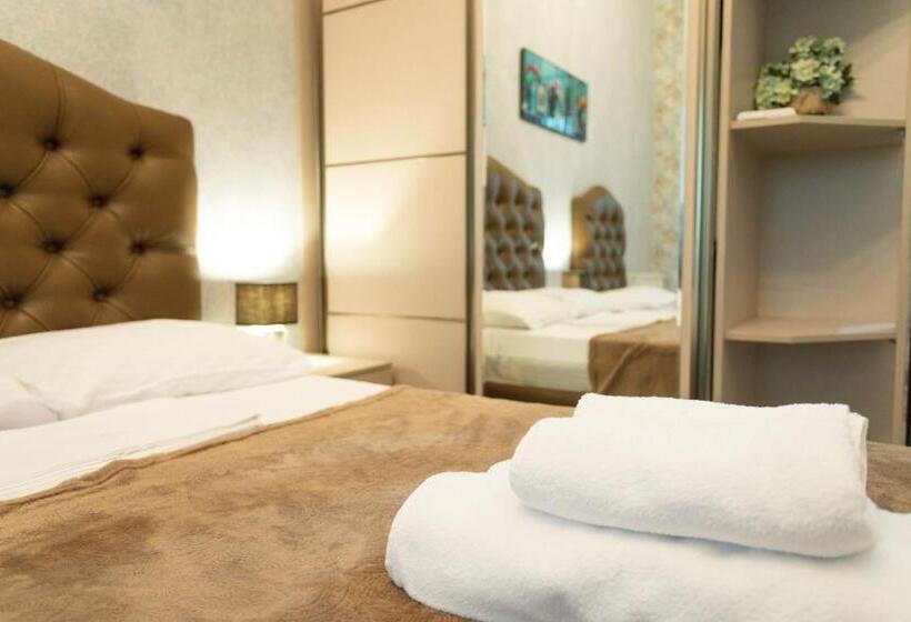 اتاق ساده سه نفره, Stone