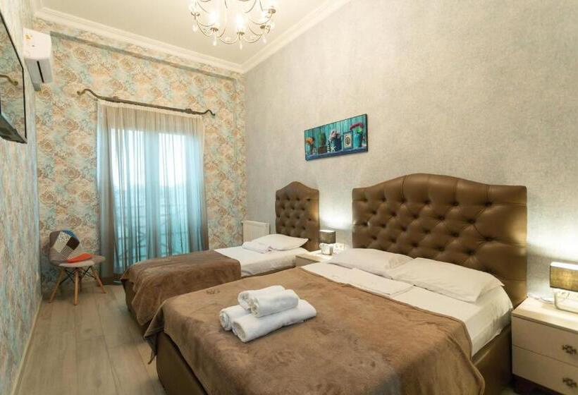 اتاق ساده سه نفره, Stone