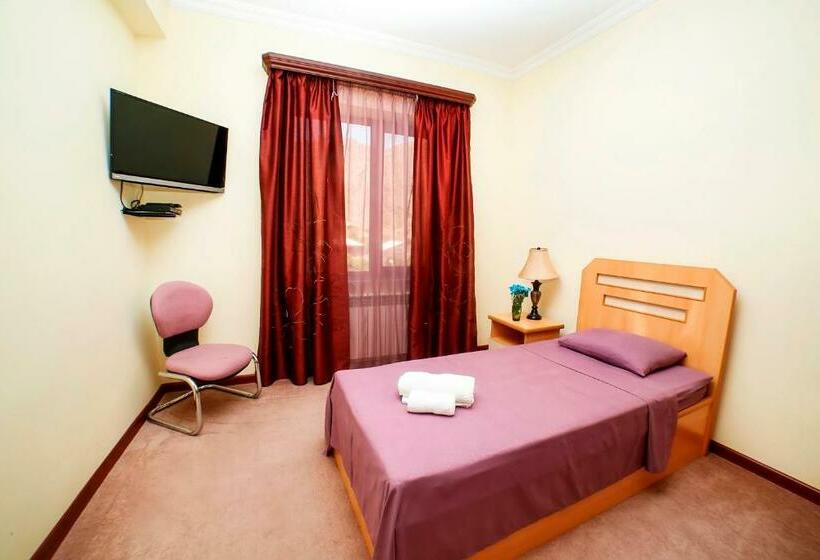 חדר סטנדרט יחיד, Amrots