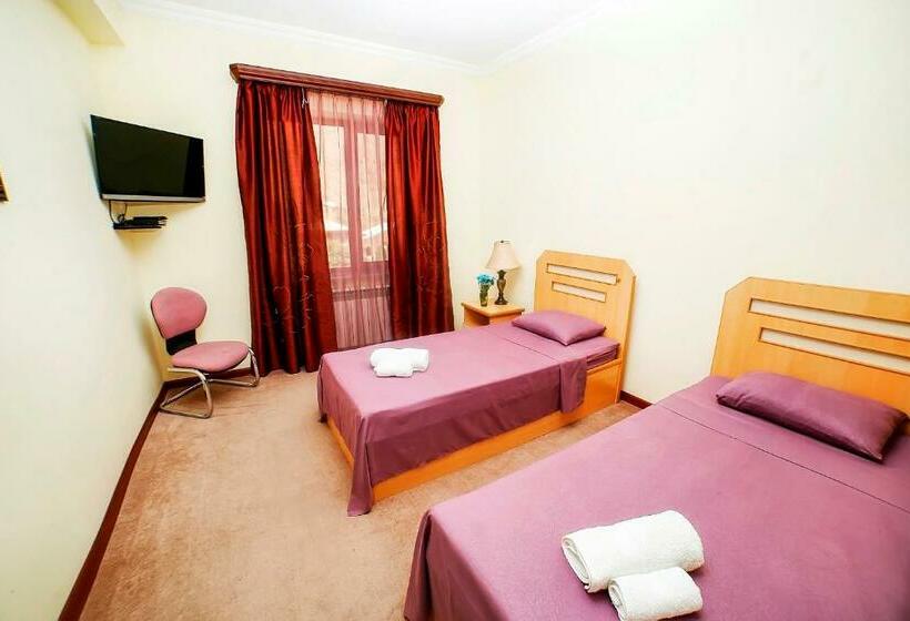 חדר סטנדרט, Amrots