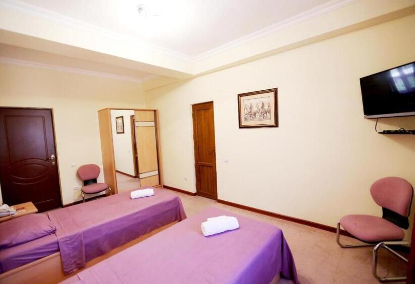 חדר סטנדרט, Amrots