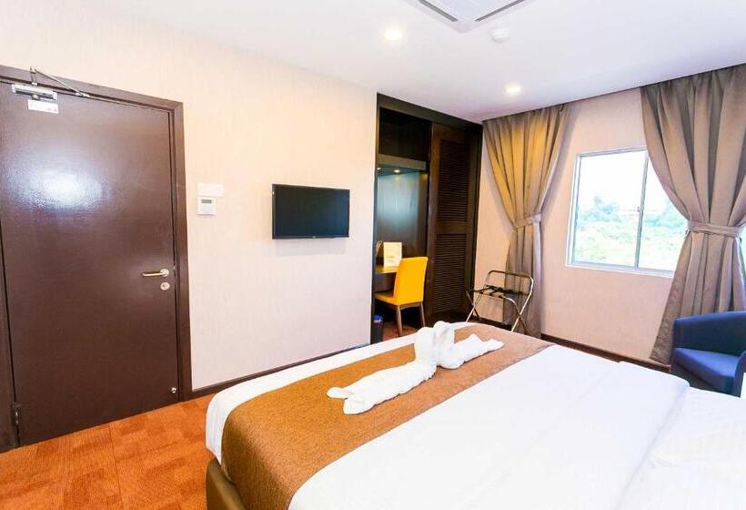 Suite with lake view, Icon Hotel Segamat