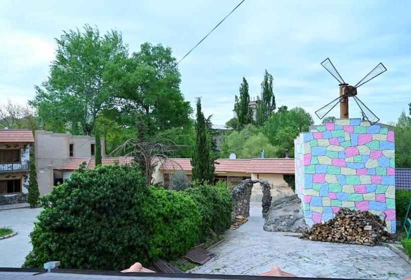 جناح جونيور, Mayisyan Kamurj