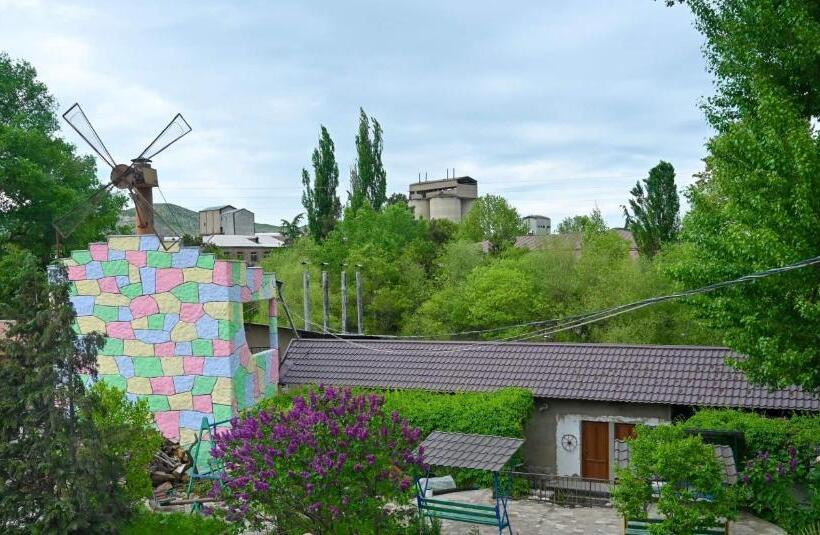 Полулюкс, Mayisyan Kamurj