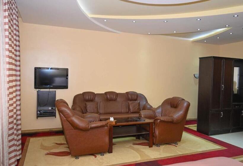 جناح جونيور, Mayisyan Kamurj