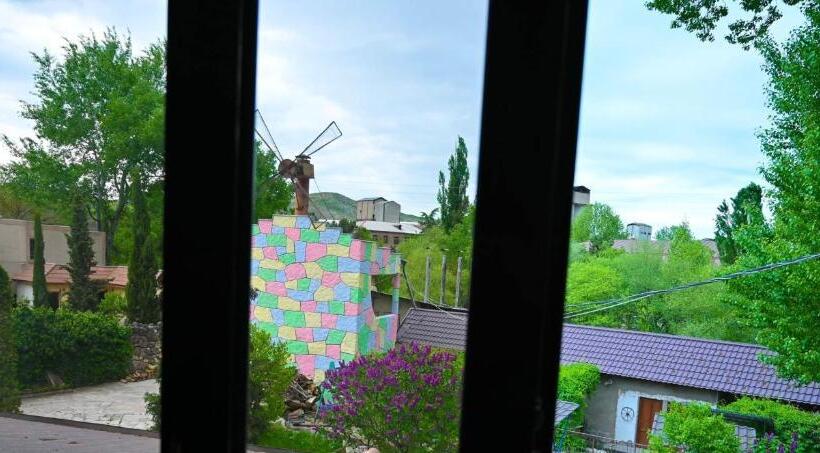 جناح جونيور, Mayisyan Kamurj