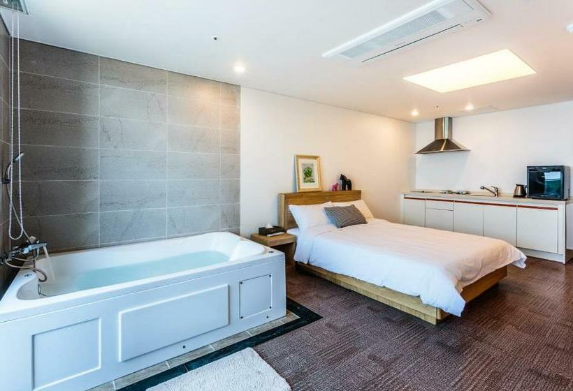 اتاق لوکس با چشم‌انداز دریا, Sea Stay