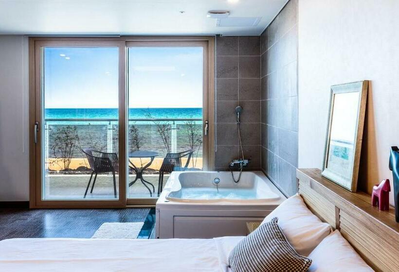 اتاق لوکس با چشم‌انداز دریا, Sea Stay