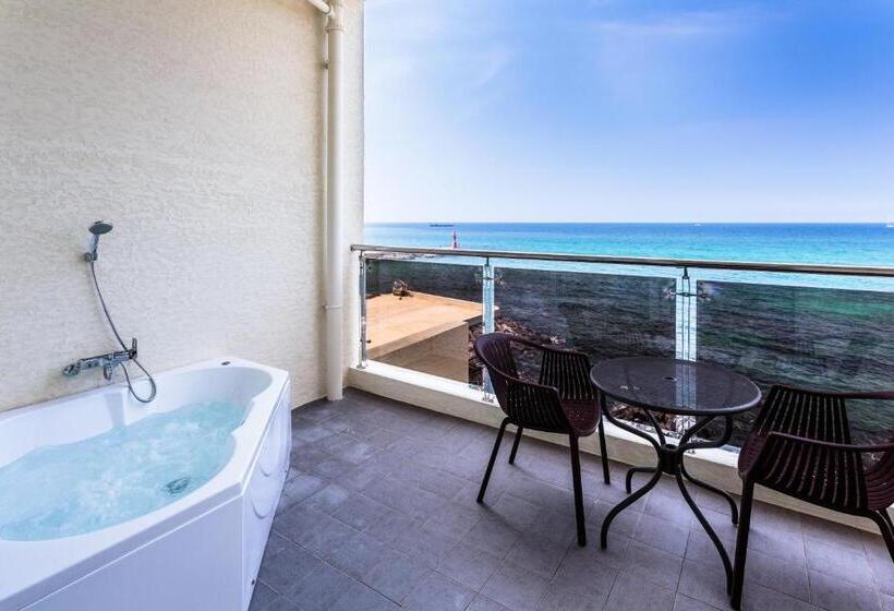 اتاق لوکس با چشم‌انداز دریا, Sea Stay