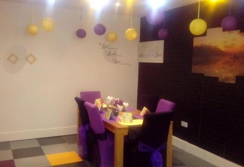 اتاق استاندارد یک تخته برای معلولان, Carer 4 You Residential Home