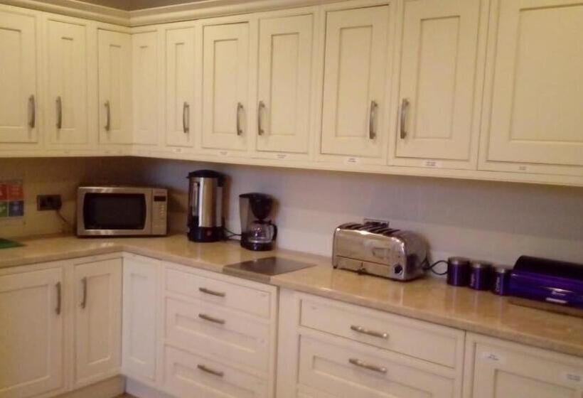 اتاق استاندارد, Carer 4 You Residential Home