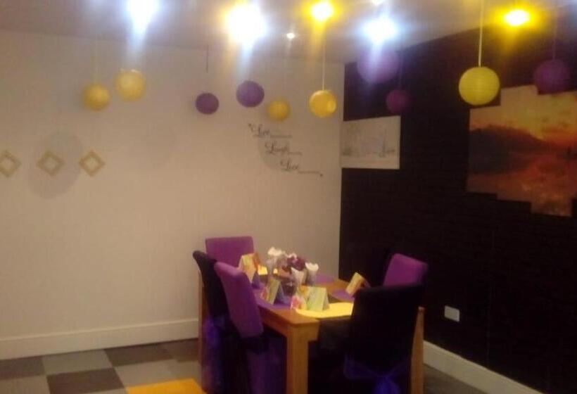 اتاق لوکس, Carer 4 You Residential Home