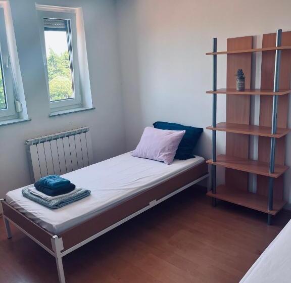 اتاق استاندارد با سرویس بهداشتی مشترک, Rooms Busija
