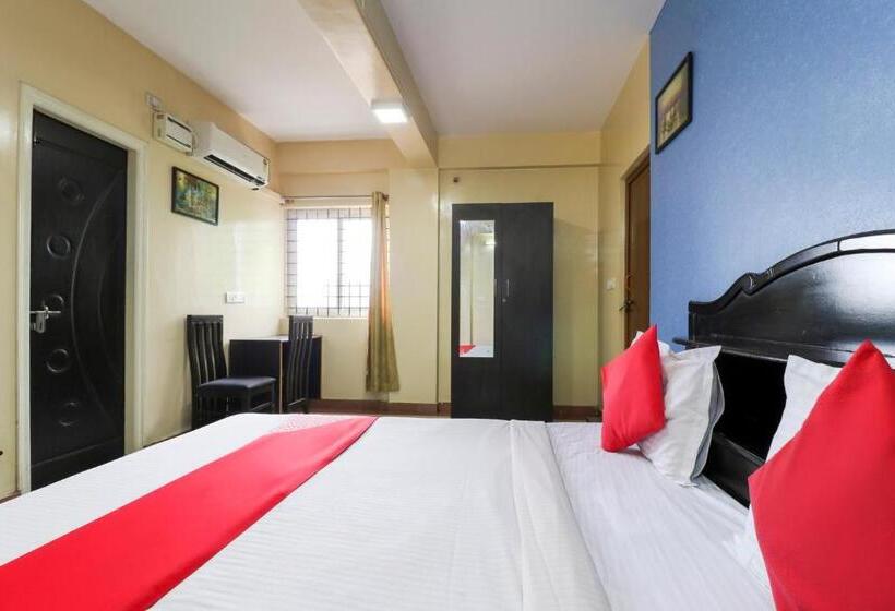 Standart Oda, Collection O Tiara Near Christ University