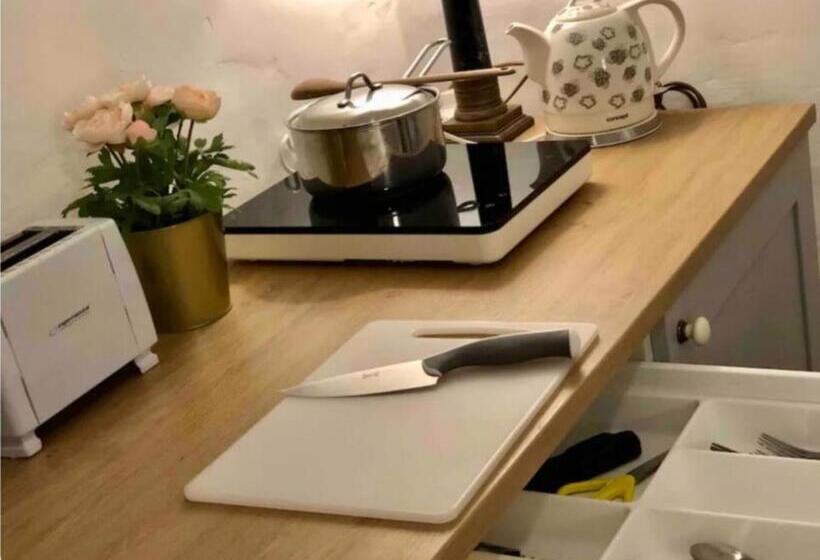 استودیوی استاندارد, Stylish Accommodation In Sliema Exiles