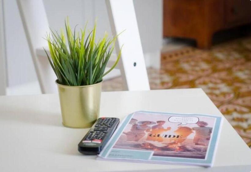 استودیوی استاندارد, Stylish Accommodation In Sliema Exiles