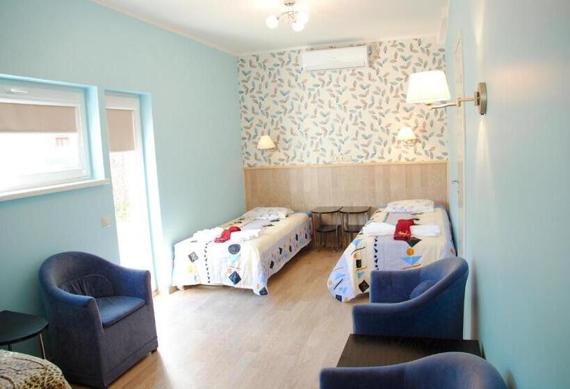 اتاق استاندارد سه نفره, Tennise Külalistemaja