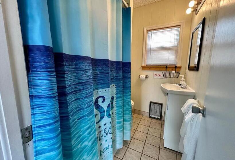 Номер Стандарт, The Waterfront Motel