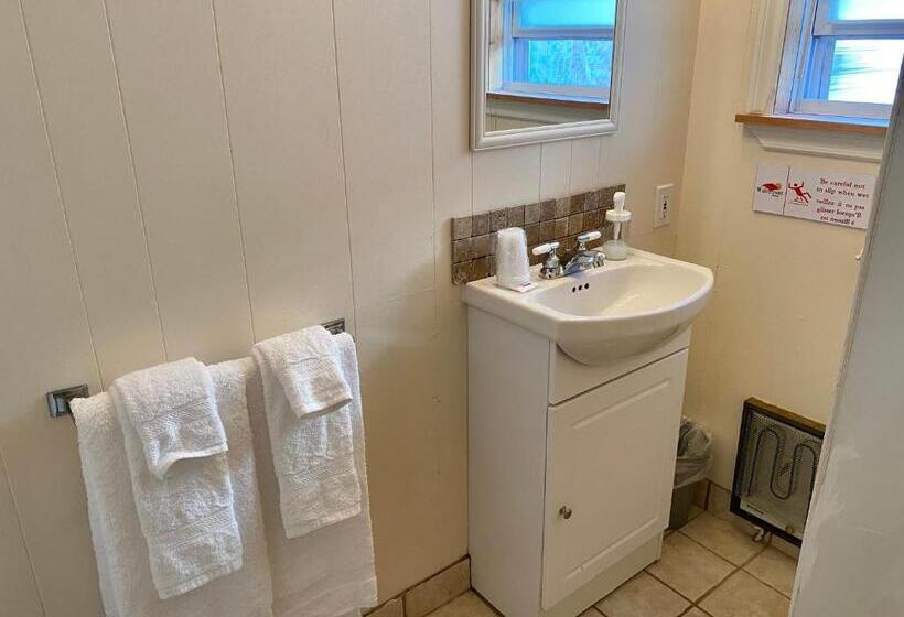 غرفه قياسيه سريرين مزدوجين, The Waterfront Motel