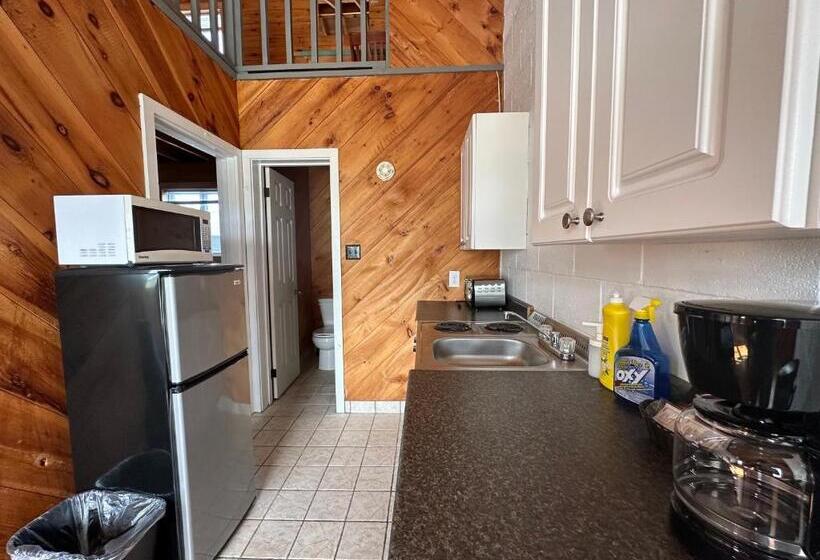 غرفة عائلية ذات إطلالة جانبية على البحر, The Waterfront Motel