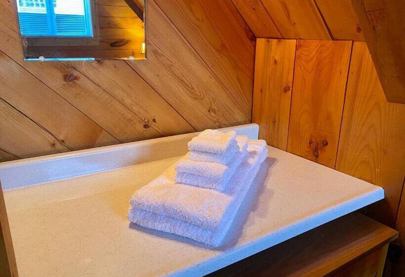 غرفة عائلية ذات إطلالة جانبية على البحر, The Waterfront Motel