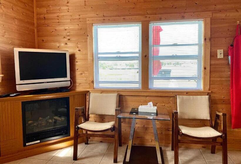 شاليه غرفة نوم واحدة, The Waterfront Motel