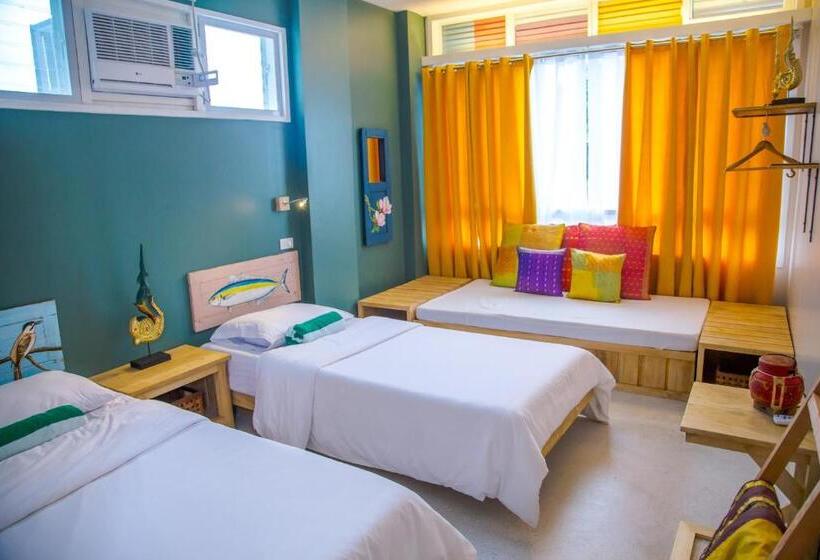 اتاق استاندارد با بالکن, Flotsam And Jetsam Artist Beach Hostel