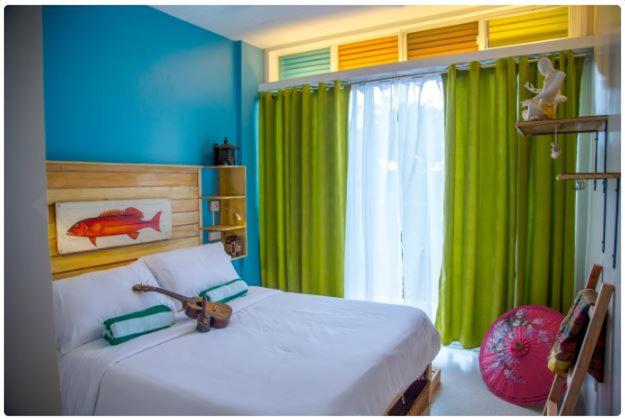 اتاق استاندارد با بالکن, Flotsam And Jetsam Artist Beach Hostel