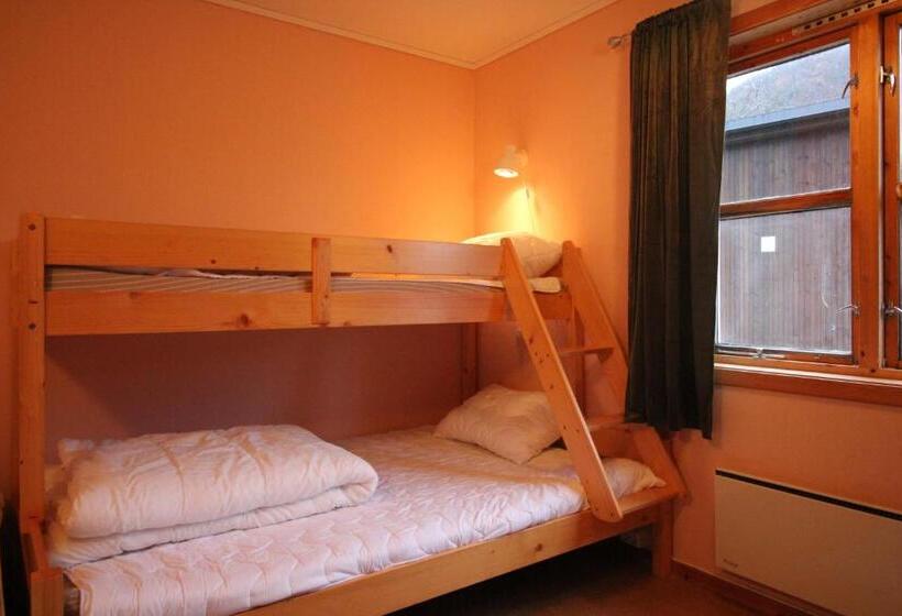 Номер Стандарт Четырехместный Совместный Санузел, åndalsnes Hostel