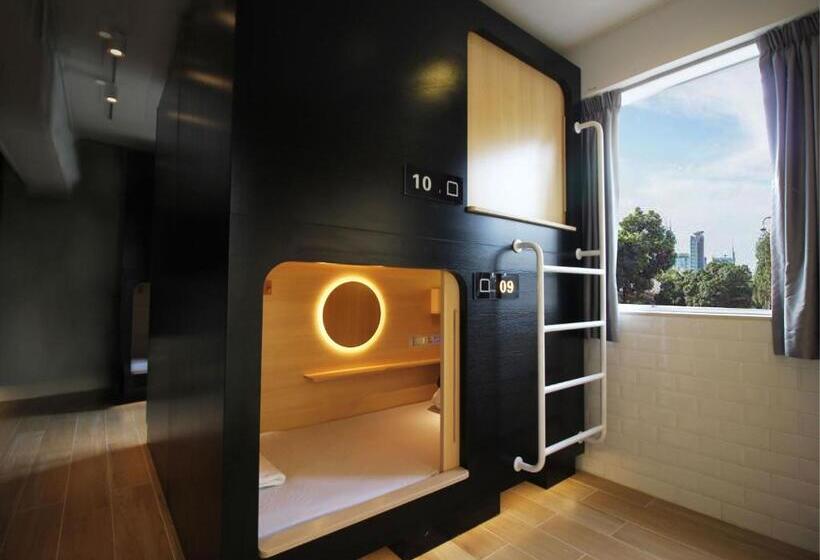 تختخواب در اتاق مشترک, L Etoile Hella Inn