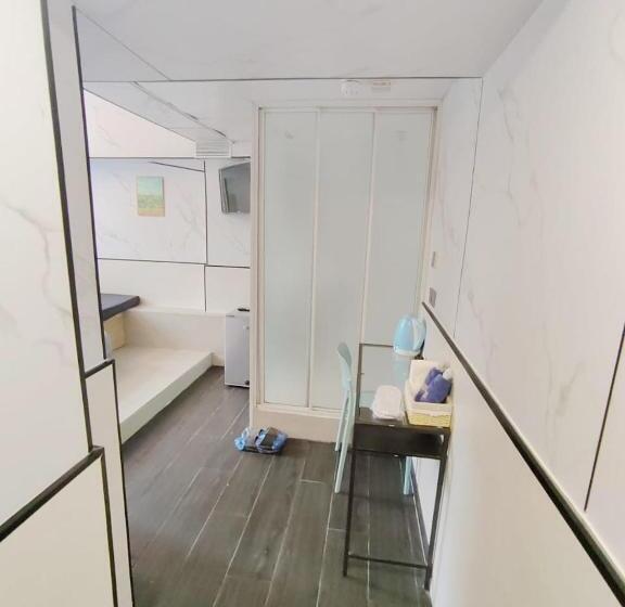 اتاق خانوادگی, L Etoile Hella Inn