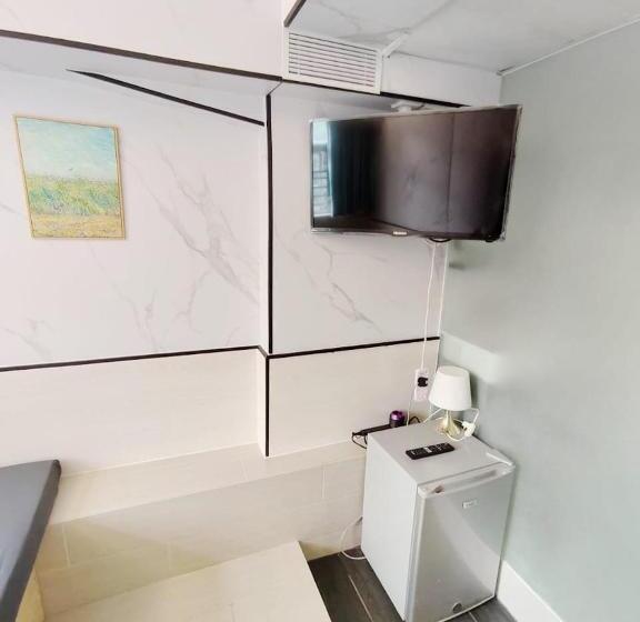 اتاق خانوادگی, L Etoile Hella Inn