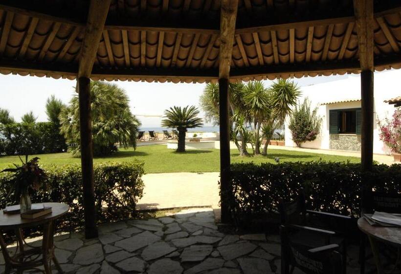 اتاق استاندارد سه نفره, Villa Sangineto Resort