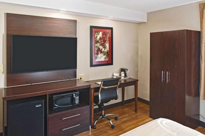 اتاق استاندارد با تخت بزرگ, Bentonville Ozark Oasis