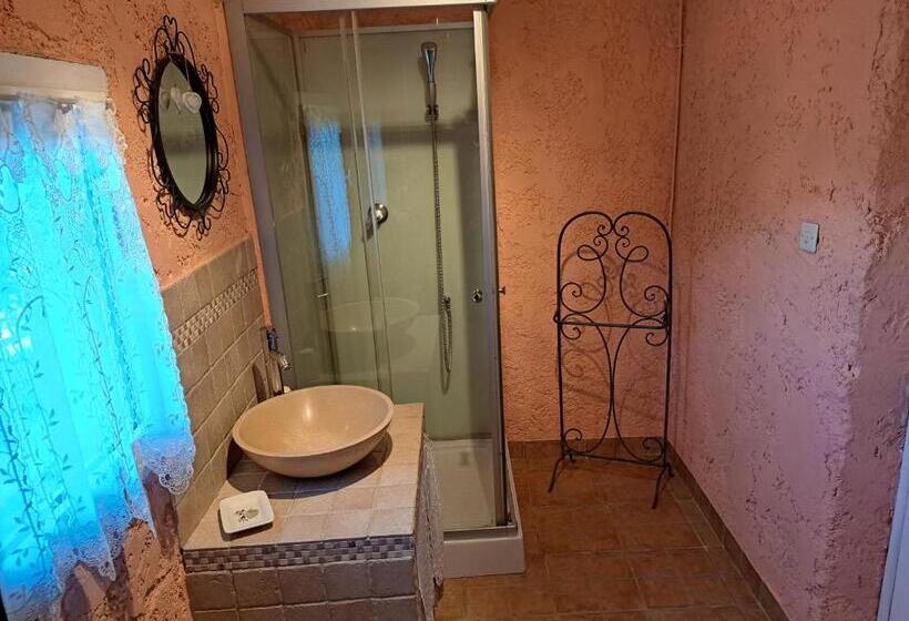 수피리어 룸, Lou Pin Dou Papet