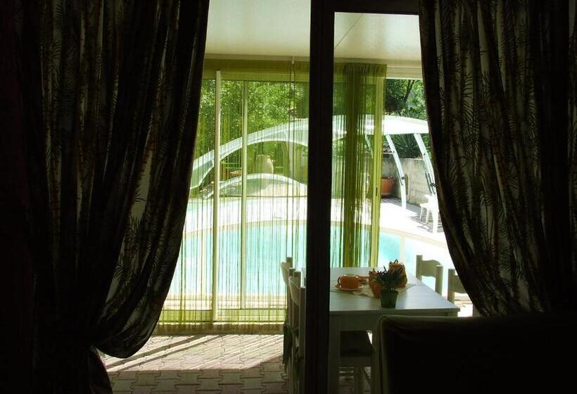 수피리어 룸, Lou Pin Dou Papet