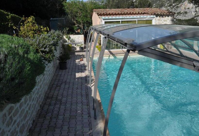 수피리어 룸, Lou Pin Dou Papet