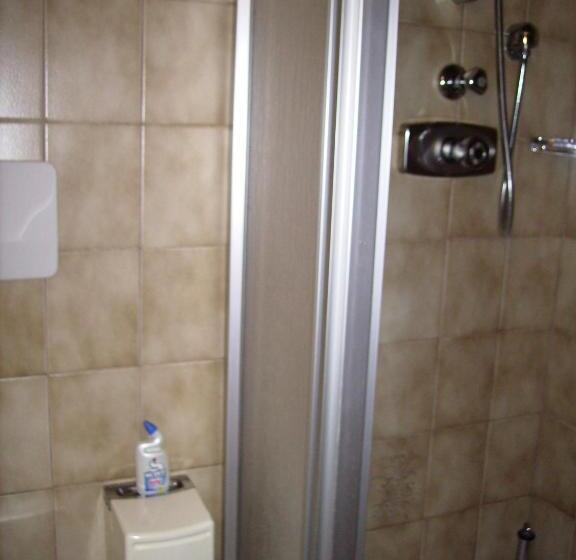 غرفة دور أخير, Privatzimmer Eva Leitgeb