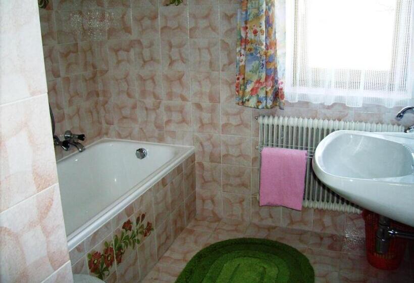 Standard room with outdoor bath, Privatzimmer Eva Leitgeb